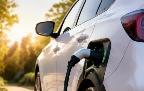 Mehr elektrische Autos, weniger Ölbedarf: Ein messbarer Wandel mit Grenzen
